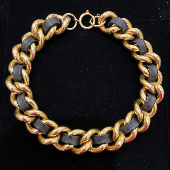 Chanel-like Vintage Gold-tone & Faux Leather Bold Choker Necklace - Picture 2 of 8